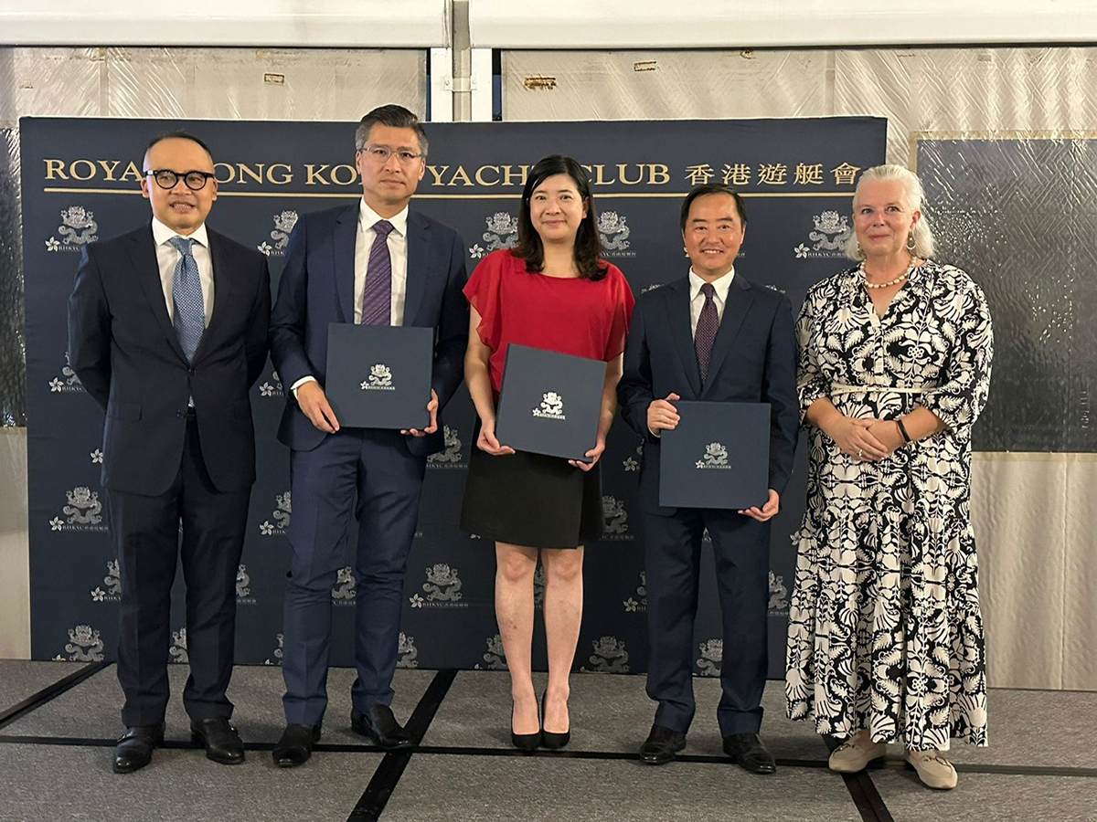 Ir Tony Wong, Government Chief Information Officer (2nd right), Ms Lucy Sutro, Commodore of Royal Hong Kong Yacht Club (rightmost), Hon Duncan Chiu, Legislative Council Member (Technology & Innovation Constituency) (2nd left), Ms Birgitta Tam, Head of Customer Digital Experience of The Hong Kong Jockey Club (middle) and Mr Jeff Chau, Chairman of Digital Transformation Working Group of Royal Hong Kong Yacht Club (leftmost) in a group photo at the “Royal Hong Kong Yacht Club Speakers’ Corner”.