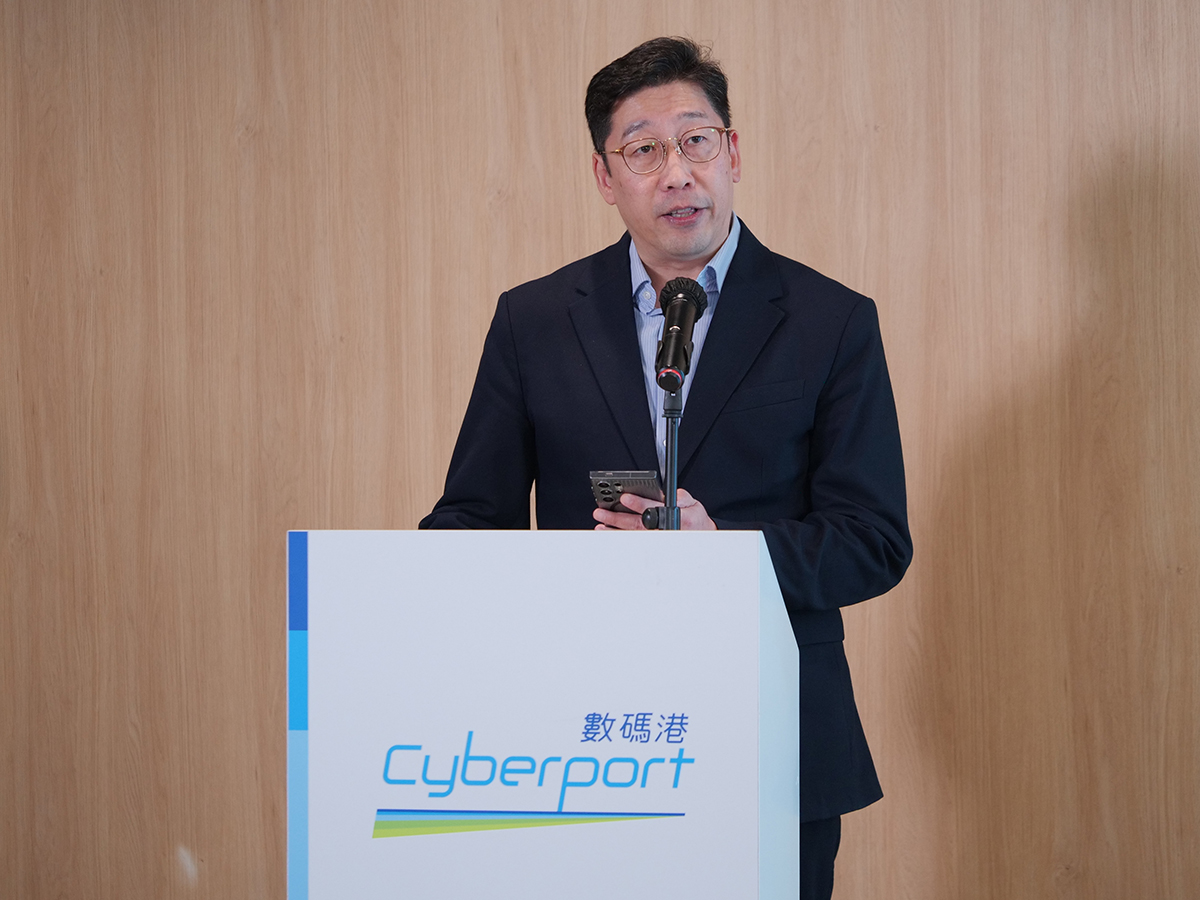Mr Daniel Cheung, Deputy Commissioner (Digital Infrastructure), delivered the opening remarks at the “Cyberport Web3.0 Internship Programme 2024 Closing Ceremony”.