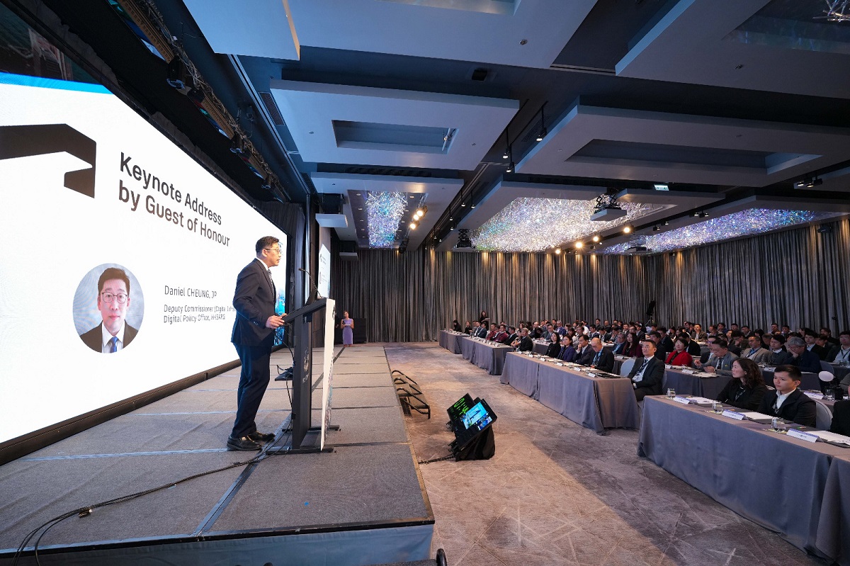 Mr Daniel Cheung, Deputy Commissioner (Digital Infrastructure), delivered the keynote address at the “Autodesk Hong Kong BIM Awards 2024”.