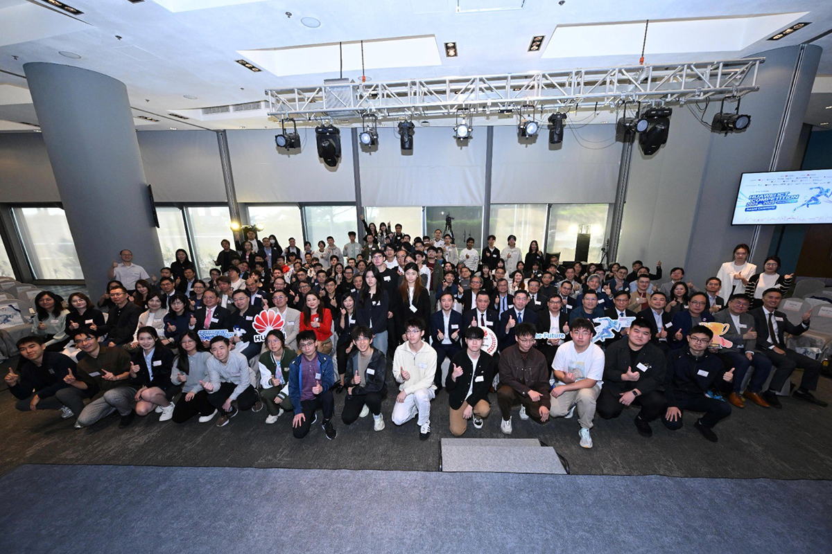 Mr Daniel Cheung, Acting Commissioner for Digital Policy (8th right in the second row), joined awardees and other guests for a group photo at the “Award Ceremony of Huawei ICT Competition 2024-2025 Hong Kong SAR”.