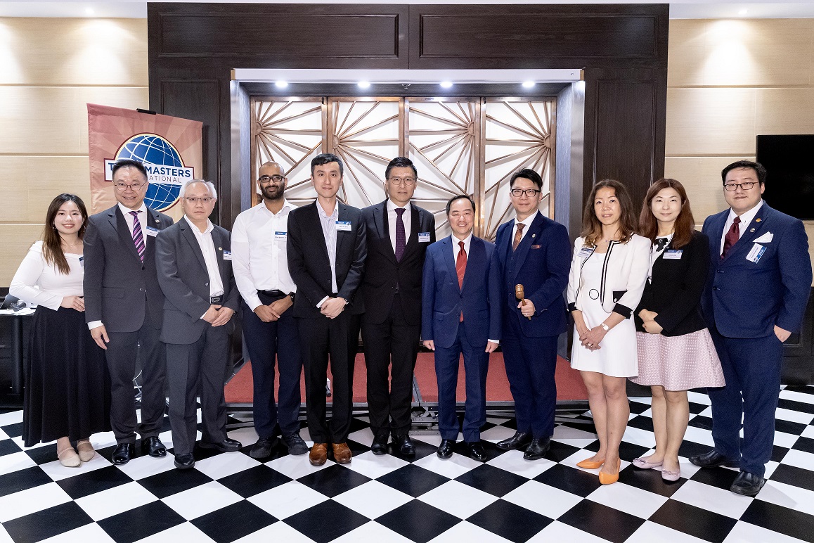 Ir Tony Wong, Commissioner for Digital Policy (5th right), and Dr Darron Sun, President of Tech Talk Toastmasters (TTT) (4th right), in group photo with other TTT’s Executive Committee members and guests at the “Launch Event cum Inauguration of the Charter Executive Committee of TTT”.