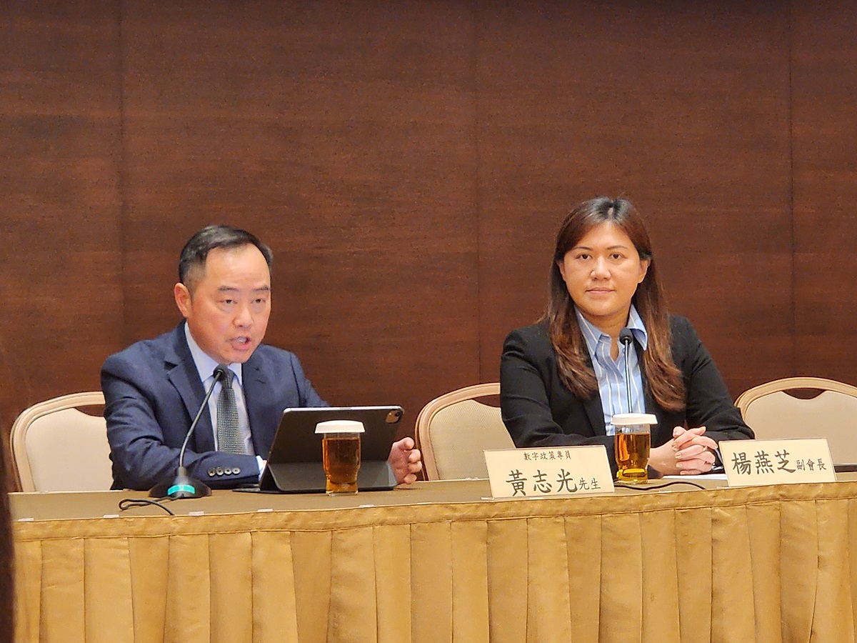 数字政策专员黄志光先生向香港中华总商会介绍「营商环境成熟度评估」项目，并强调工商业界积极参与世界银行集团的数据收集工作至关重要，鼓励大家共同说好香港故事，展现香港的独特优势。