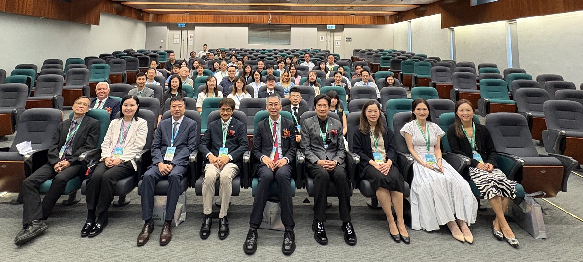 Mr Donald Mak, Acting Commissioner for Digital Policy (middle, front row), in group photo with Prof. Peter Yuen, Dean, College of Professional and Continuing Education (CPCE), the Hong Kong Polytechnic University (PolyU) (fourth left, front row); Dr Jason Chan, Associate Dean (Information and Development) and Head of Information Technology, CPCE, PolyU (fourth right, front row); and Prof. Edmund Wut, Senior Lecturer, Division of Business and Hospitality Management, CPCE, PolyU (first left, front row); at the “Robotics Conference 2025”.