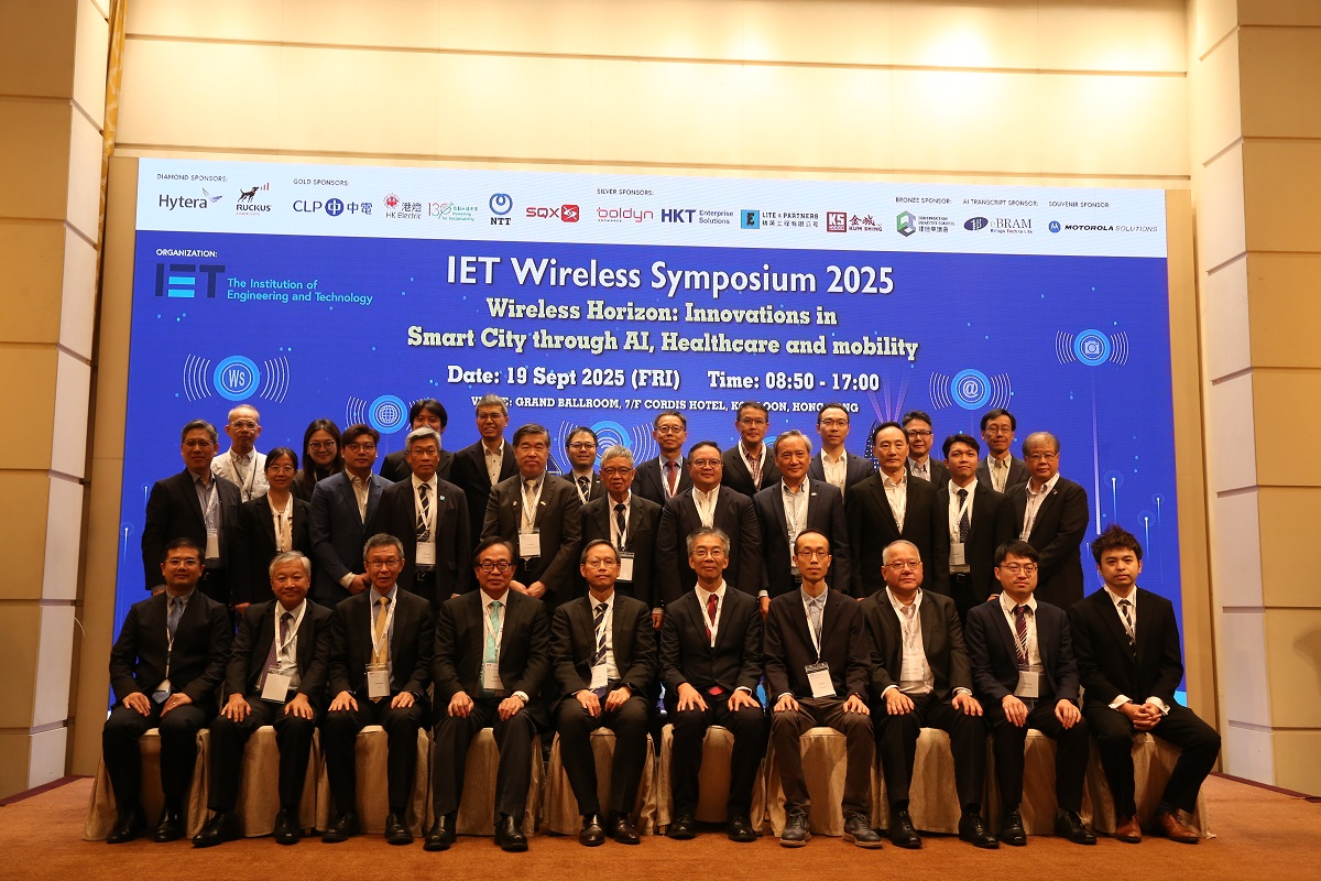 Mr Donald Mak, Deputy Commissioner (Data Governance) (fifth right, front row), in group photo with Prof. K.F. Tsang, General Chair, IET Wireless Symposium 2025 (fifth left, front row); Prof. Ivan Ho, General Co-Chair, IET Wireless Symposium 2025 (fourth right, front row); Ir Dr Hon Lo Wai-kwok, Legislative Council Member (fourth left, front row); Mr Peter Leung, Chairman, The Institution of Engineering and Technology, Hong Kong (IETHK) (first left, front row); Mr Calvin Wong, Chairman, Electronics and Communications Section, IETHK (first right, front row), and other guests at the “IET Wireless Symposium 2025”.