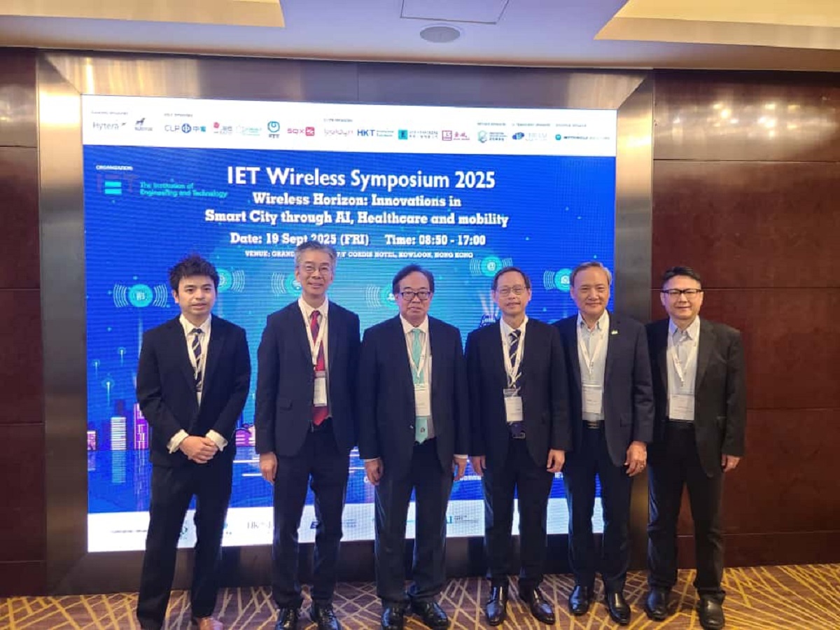 Mr Donald Mak, Deputy Commissioner (Data Governance) (second left), in group photo with Prof. K.F. Tsang, General Chair, IET Wireless Symposium 2025 (third right); Ir Dr Hon Lo Wai-kwok, Legislative Council Member (third left); Mr Calvin Wong, Chairman, Electronics and Communications Section, IETHK (first left), and other guests at the “IET Wireless Symposium 2025”.
