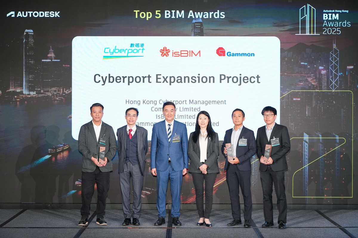 Ms Cari Wu, Assistant Commissioner (Mainland and Industry Collaboration) (third, right), and Mr Alan Tang, Principal Assistant Secretary (Works)3 of the DEVB (second, left), joined the guest and awardees for a group photo at the “Autodesk Hong Kong BIM Awards 2025”.