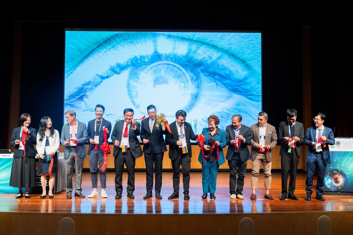 The Acting Commissioner for Digital Policy, Mr Daniel Cheung (sixth left); President of GOATS, Prof. Haotian Lin (sixth right); Co-Founder of GOATS, Prof. Dennis Lam (fifth left) and other guests at the “Global Ophthalmic AI and Technology Society (GOATS) Inaugural Ceremony”.