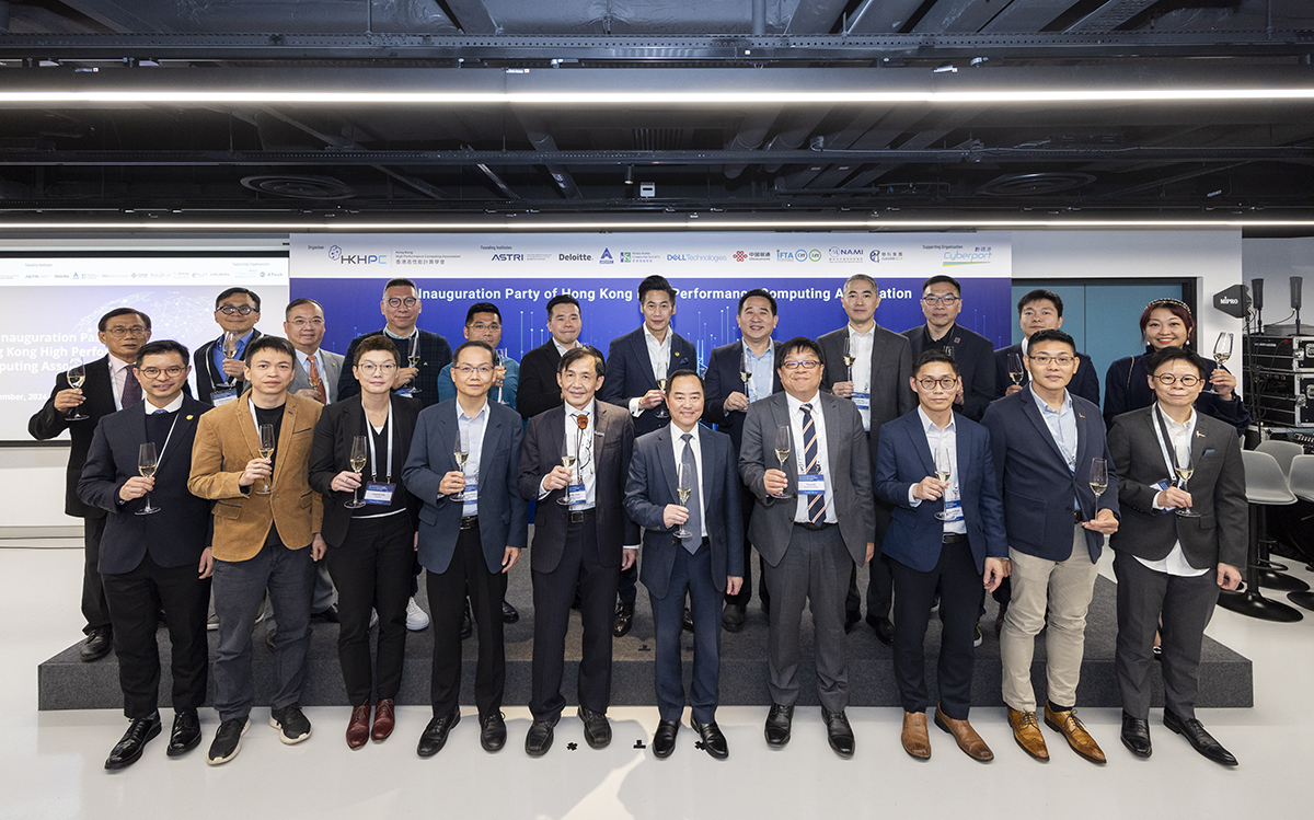 数字政策专员黄志光先生（右五）、香港高性能计算学会主席孙纬武教授（左五）与其他嘉宾于「香港高性能计算学会成立典礼」合照