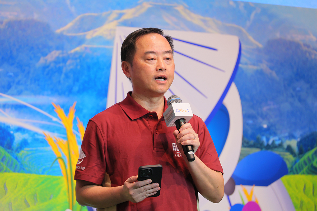政府資訊科技總監黃志光先生於「全港大專生機械人大賽2024」致辭。