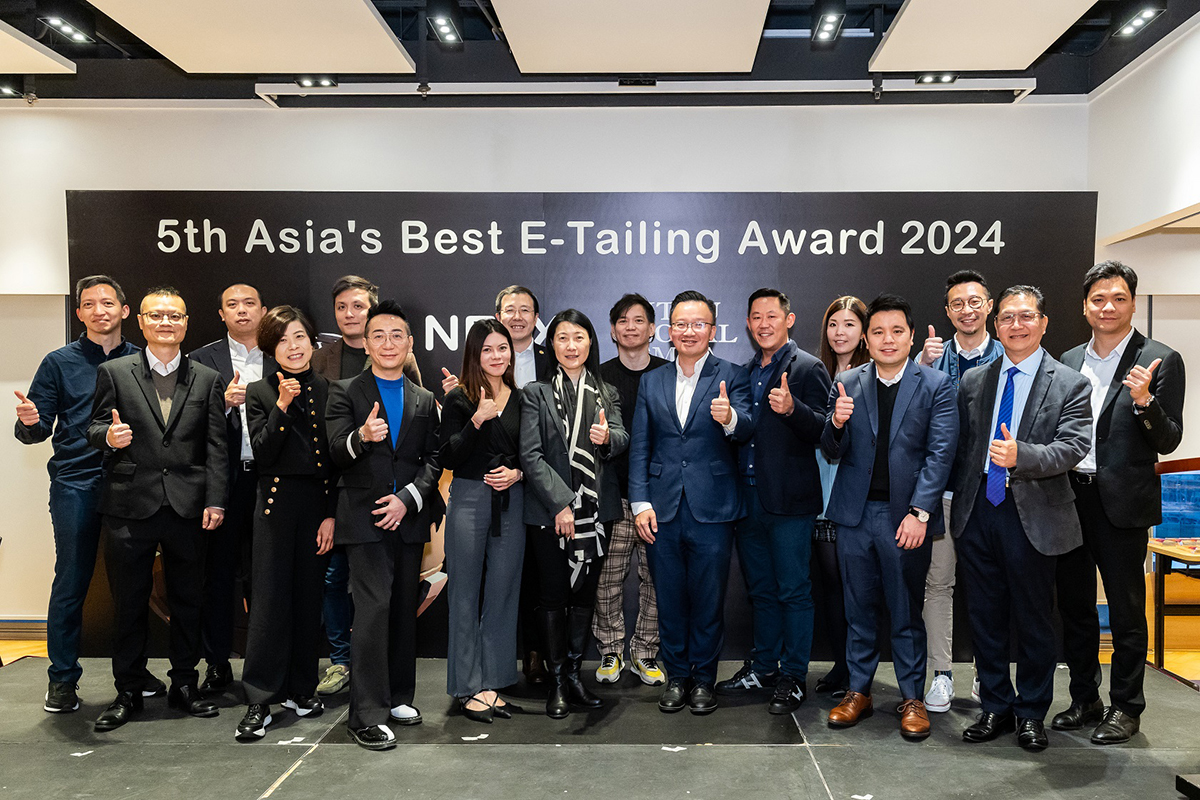 助理數字政策專員（內地及產業合作）胡曄女士(前排左四)與一眾嘉賓於「第五屆 Asia’s Best E-Tailing Awards」合照。