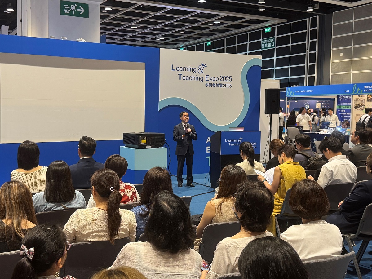 數字政策專員黃志光先生於「學與教博覽2025」分享會致辭。