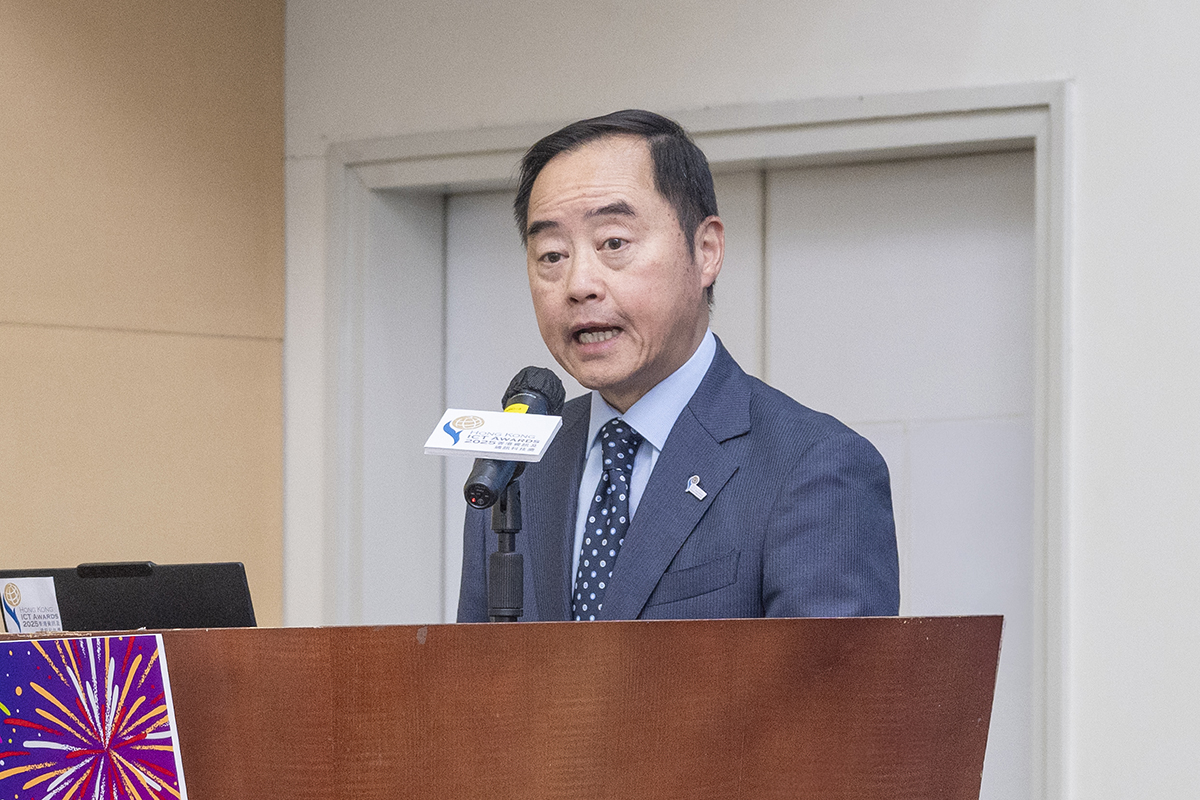 數字政策專員黃志光先生於「2025香港資訊及通訊科技獎暨樂齡科技分享會」致歡迎辭。