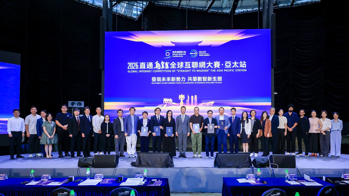 署理副數字政策專員(數字基建)關穎賢與一衆嘉賓合照留念。